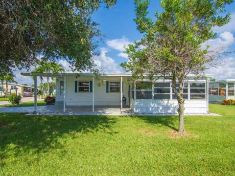 264 NE Cameo Way, Jensen Beach FL - photo 12 of 34