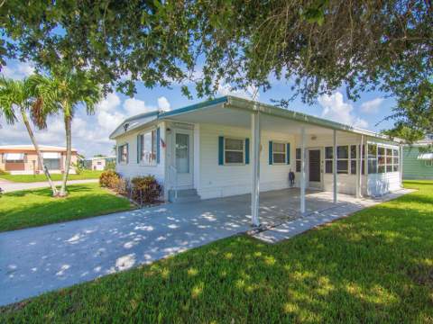 264 NE Cameo Way, Jensen Beach FL - photo 13 of 34