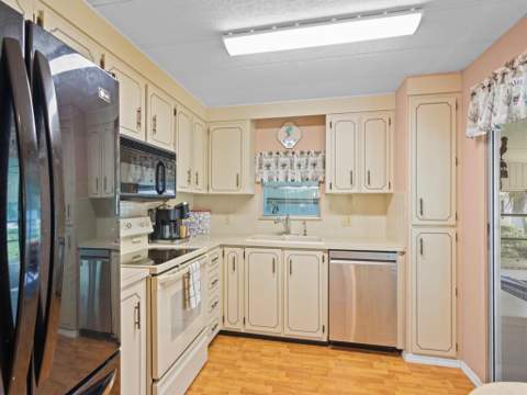 264 NE Cameo Way, Jensen Beach FL - photo 23 of 34
