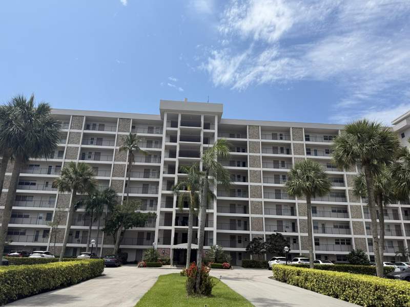 1 bedroom Condominium at 3150 N Palm Aire Drive #804, No 10 Palm-Aire Country Club, Pompano Beach — photo 2