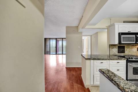 2802 N 46th Avenue #B620, Hollywood FL - photo 10 of 83
