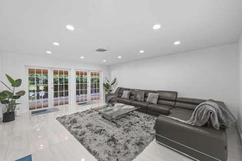 3531 NE 30th Avenue, Lighthouse Point FL - photo 6 of 54