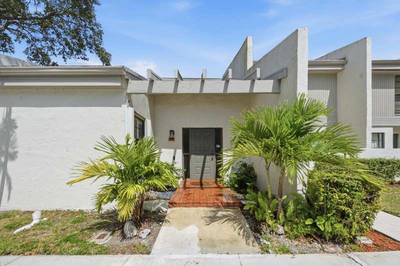 2 bedroom Condominium at 1097 NW 98th Terrace #110, Westview Condominium No Eight, Pembroke Pines — photo 1