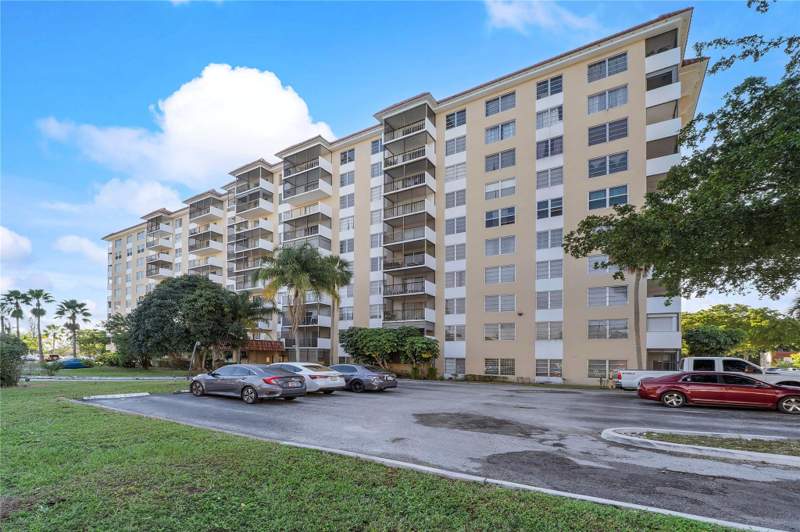 2 bedroom Condominium at 4174 Inverrary Drive #1002, Manors Of Inverrary Xi, Lauderhill — photo 2