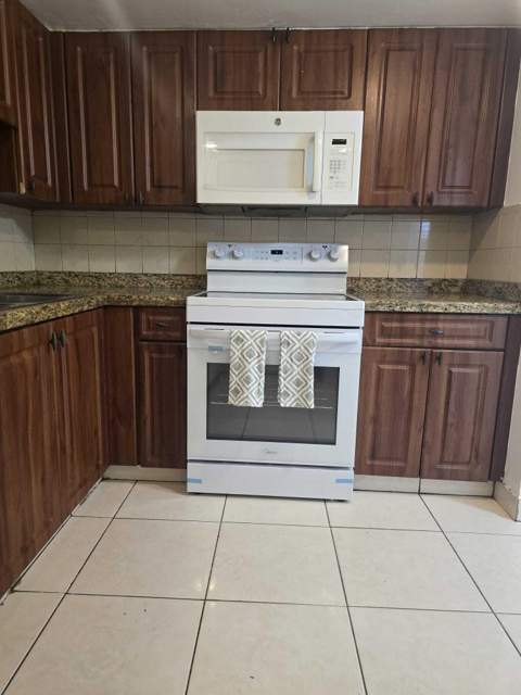 1201 SW 52nd Avenue #202-2, North Lauderdale FL - photo 12 of 33