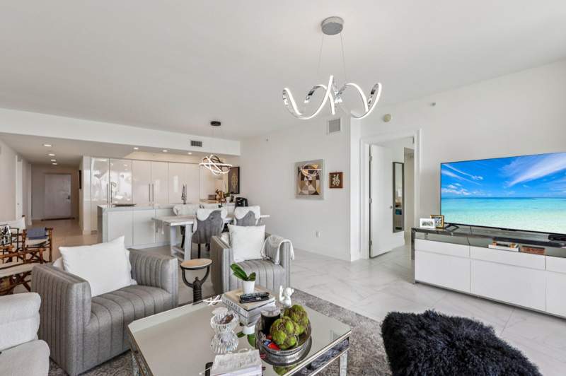 2 bedroom Condominium at 2640 Lake Shore Drive #2008, Marina Grande Riviera Beach Condo, Riviera Beach — photo 4