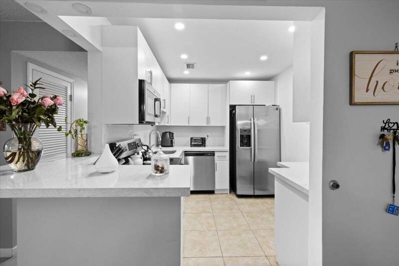 2 bedroom Condominium at 8280 SW 24th Street #7302, Oakbrook IV V Vi Vii Condo, North Lauderdale — photo 2