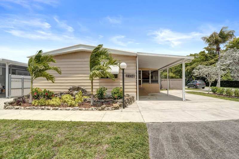 3 bedroom Mobile Home at 21411 NW 3rd Street, Heritage City Sec 2 81-14, Pembroke Pines — photo 1