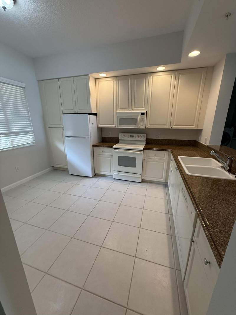 2 bedroom Condominium at 4 Harbour Isle Drive #Unit 204, Harbour Isle , Fort Pierce — photo 3