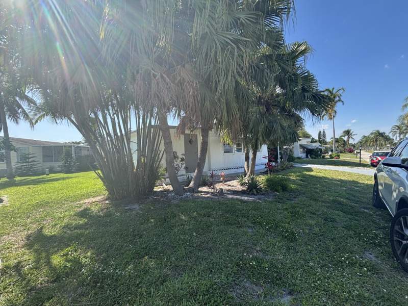 2 bedroom Manufactured Home at 6445 Cypress Lane #377, Maralago Cay, Atlantis — photo 5