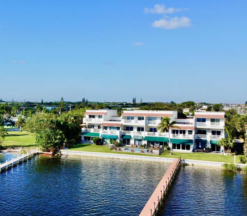 2 bedroom Condominium at 324 N Lake Drive, Coconut Cove Of Lantana Condo, Lantana — photo 1