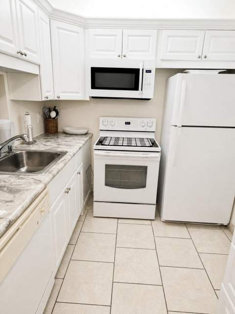 2841 Somerset Drive #107, Lauderdale Lakes FL - photo 7 of 9