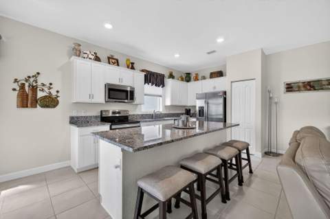 7697 NW Greenbank Circle, Port St. Lucie FL - photo 9 of 22