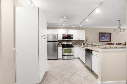 18900 Stewart Circle #7, Boca Raton FL - photo 9 of 38