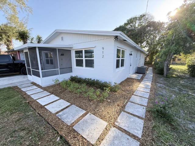 912 SE Tarpon Avenue home for sale in Ruff's Little Dixie