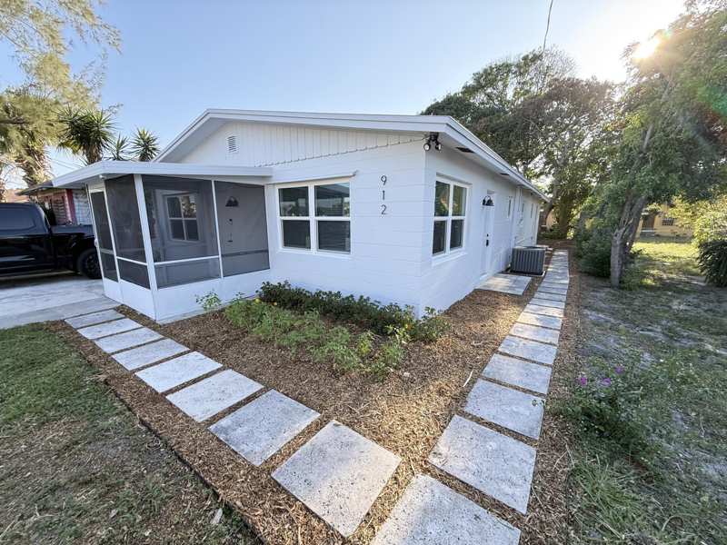 4 bedroom Single Family Residence at 912 SE Tarpon Avenue, Ruff'S Little Dixie, Stuart — photo 1