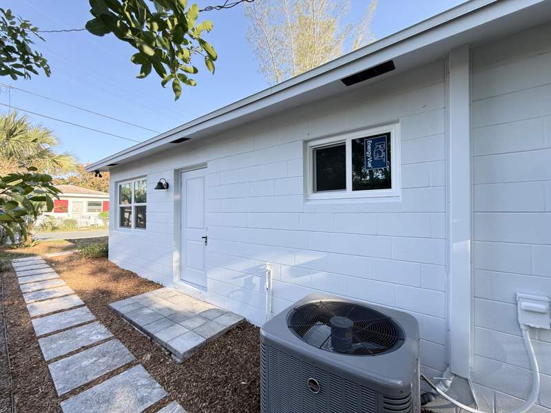 4 bedroom Single Family Residence at 912 SE Tarpon Avenue, Ruff'S Little Dixie, Stuart — photo 3