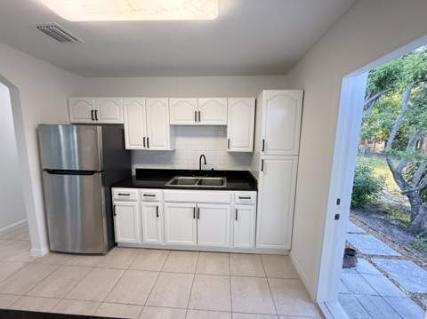 912 SE Tarpon Avenue, Stuart FL - photo 6 of 31