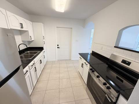 912 SE Tarpon Avenue, Stuart FL - photo 7 of 31