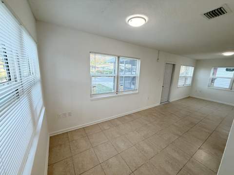 912 SE Tarpon Avenue, Stuart FL - photo 8 of 31
