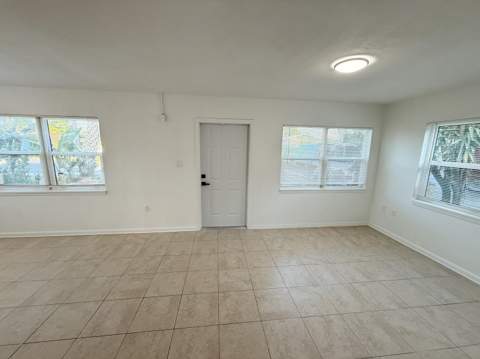 912 SE Tarpon Avenue, Stuart FL - photo 9 of 31