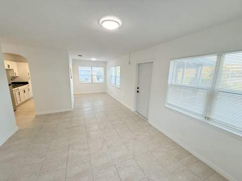 912 SE Tarpon Avenue, Stuart FL - photo 10 of 31