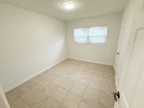 912 SE Tarpon Avenue, Stuart FL - photo 12 of 31