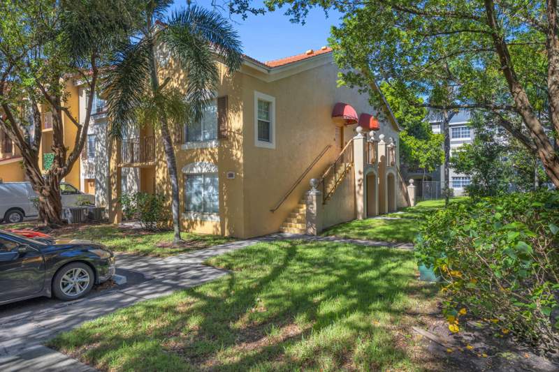 2 bedroom Condominium at 4241 San Marino Boulevard #207, Emerald Isle At Laguna Lakes Condo, West Palm Beach — photo 3