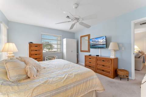 2401 Del-aire Boulevard #201, Delray Beach FL - photo 6 of 32