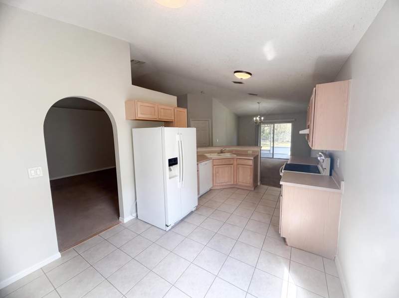 3 bedroom Single Family Residence at 262 SW Panther Trace, Sawgrass Lakes Plat No 1 Pud Phase 1B, Port St. Lucie — photo 2