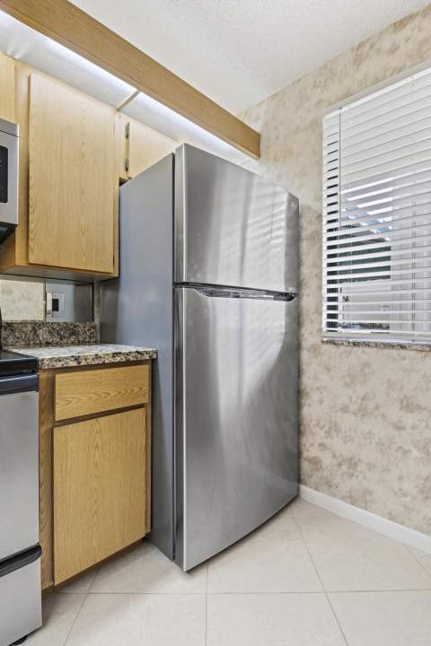6145 Balboa Circle #103, Boca Raton FL - photo 7 of 31