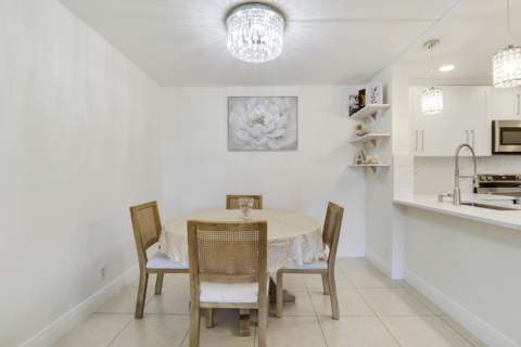 3630 Alder Drive #E2, West Palm Beach FL - photo 13 of 40