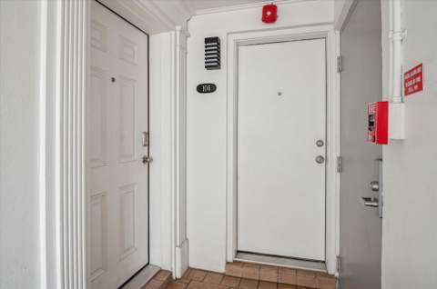 5100 Bayview Drive #106, Fort Lauderdale FL - photo 7 of 33