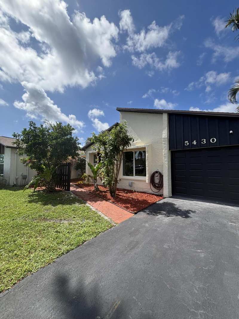 2 bedroom Single Family Residence at 5430 Mirror Lakes Boulevard, Mirror Lakes 2, Boynton Beach — photo 1