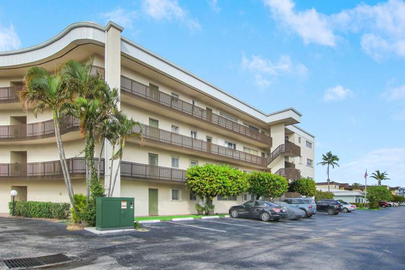 1 bedroom Condominium at 300 Waterway Drive #407, Waterway Club, Lantana — photo 2