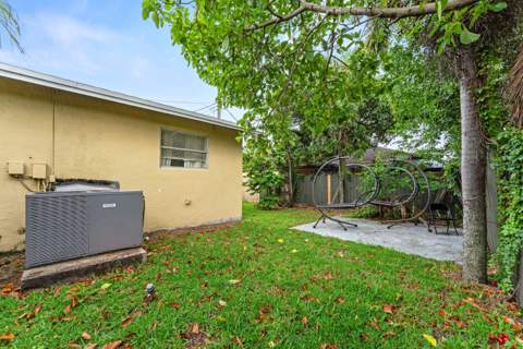 2640 NW 14th Court, Fort Lauderdale FL - photo 21 of 23