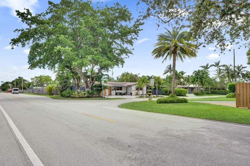 5 bedroom Single Family Residence at 4460 NE 17th Terrace, Coral Heights Sec One, Oakland Park — photo 2