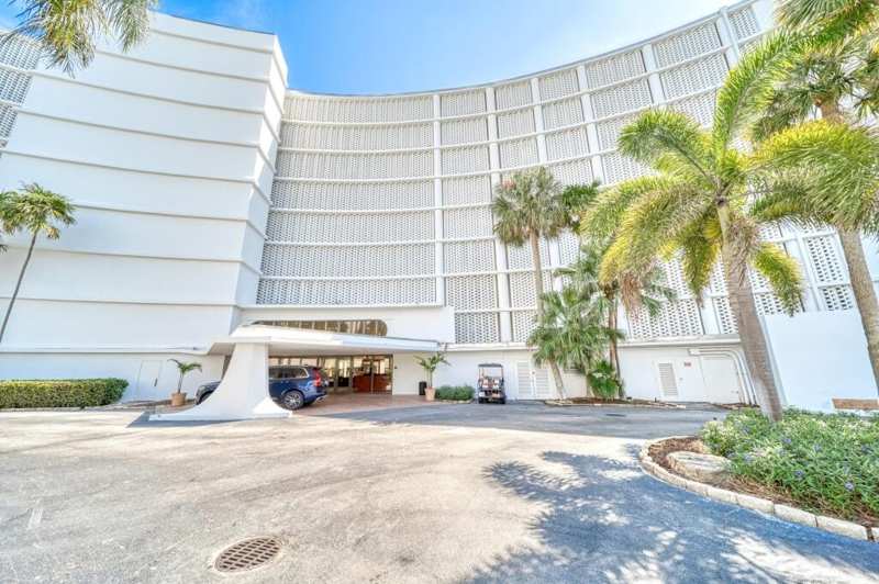 2 bedroom Condominium at 3590 S Ocean Boulevard #207, Mayfair House Condo, South Palm Beach — photo 1