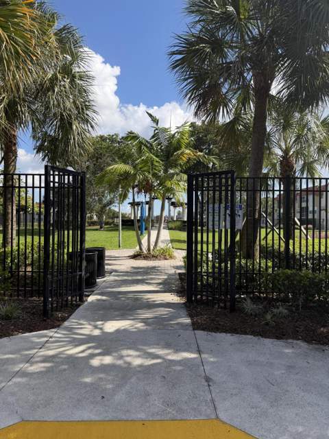 2950 Sunrise Lakes Drive #305, Sunrise FL - photo 10 of 15