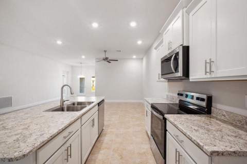 8615 Giovanni Avenue, Fort Pierce FL - photo 8 of 40