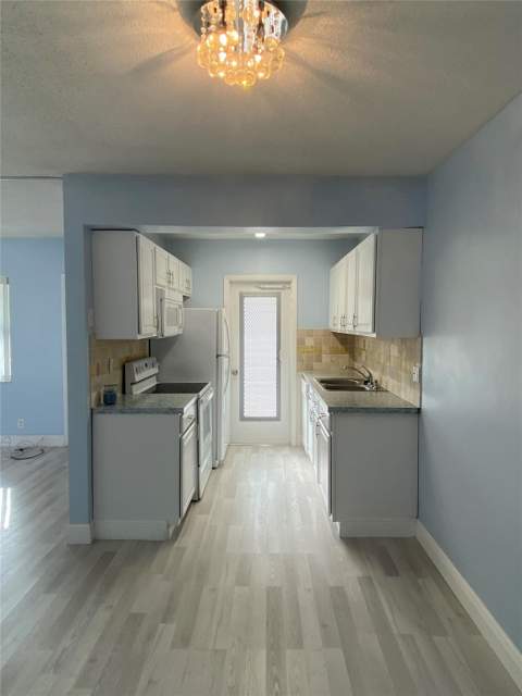 224 Hibiscus Avenue #260, Lauderdale-By-The-Sea FL - photo 9 of 26