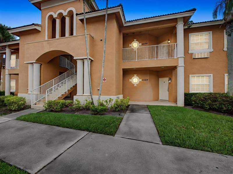 2 bedroom Condominium at 8375 Mulligan Circle #4522, Castle Pines Condominium, Port St. Lucie — photo 2