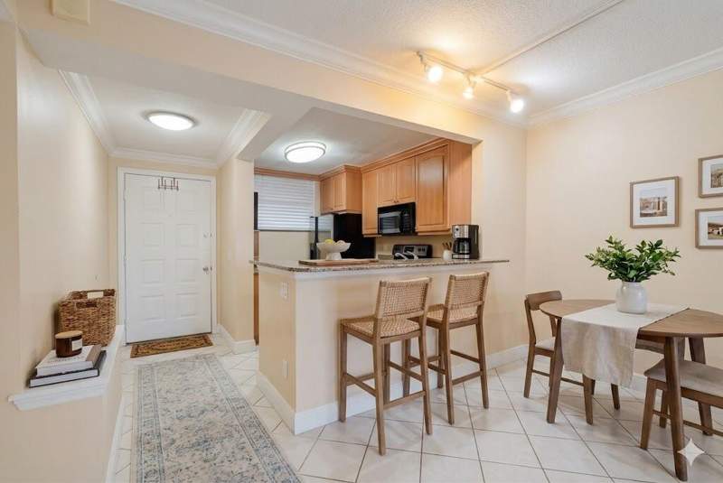 2 bedroom Condominium at 109 Lake Emerald Drive #Apt 104, Lake Emerald Condominium No One, Oakland Park — photo 4