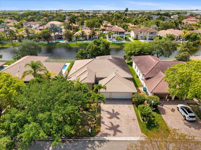 Wyndham Lakes West