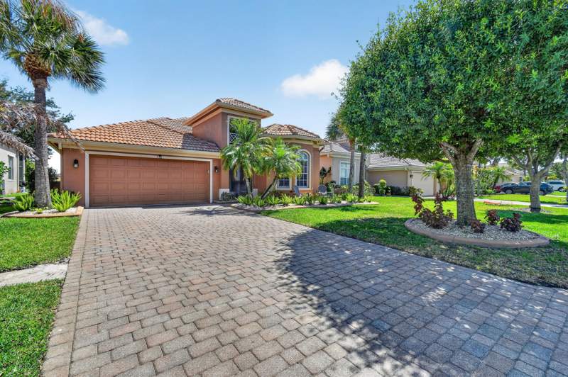 3 bedroom Single Family Residence at 332 NW Stratford Lane, St James Golf Club Pod F Phase 1, Port St. Lucie — photo 2