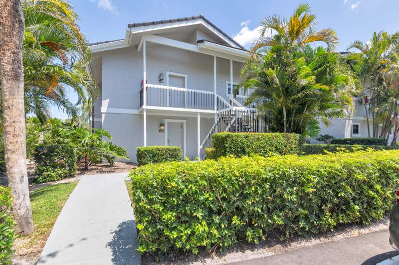 2 bedroom Condominium at 11863 Wimbledon Circle #501/500, Tennis Lodges 1 Condo, Wellington — photo 3