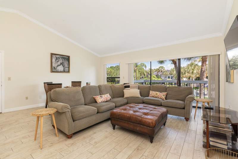 2 bedroom Condominium at 11863 Wimbledon Circle #501/500, Tennis Lodges 1 Condo, Wellington — photo 4