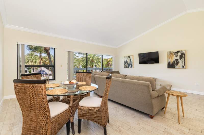 2 bedroom Condominium at 11863 Wimbledon Circle #501/500, Tennis Lodges 1 Condo, Wellington — photo 5