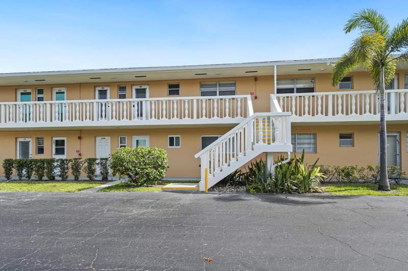 2 bedroom Condominium at 2222 NE 1st Way #204, Village Royale Condo 6, Boynton Beach — photo 2