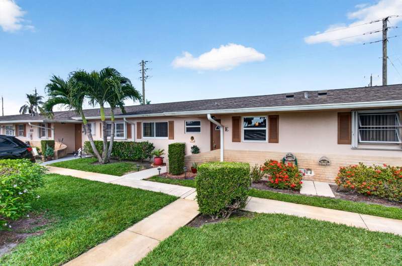 2 bedroom Villa at 2533 Dudley Dr W #Unit E, Cresthaven Villas, West Palm Beach — photo 4